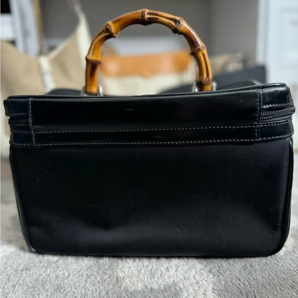 Vintage Gucci travel/makeup case with COA - Picture 3 of 11